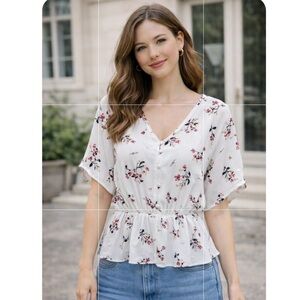 Sienna Sky White Floral Peplum Blouse V-Neck Cottage Feminine Lightweight Size L